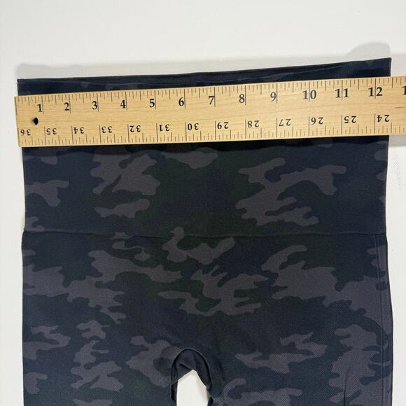 Spanx Look at Me Now Black Camo Leggings Women’s Large High Rise Shaping - Picture 6 of 6